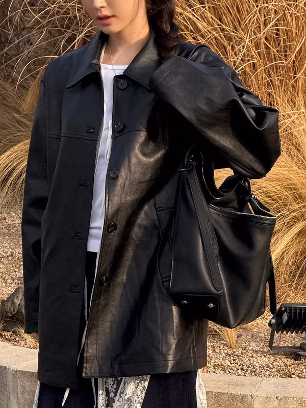 Черная куртка в стиле total Black